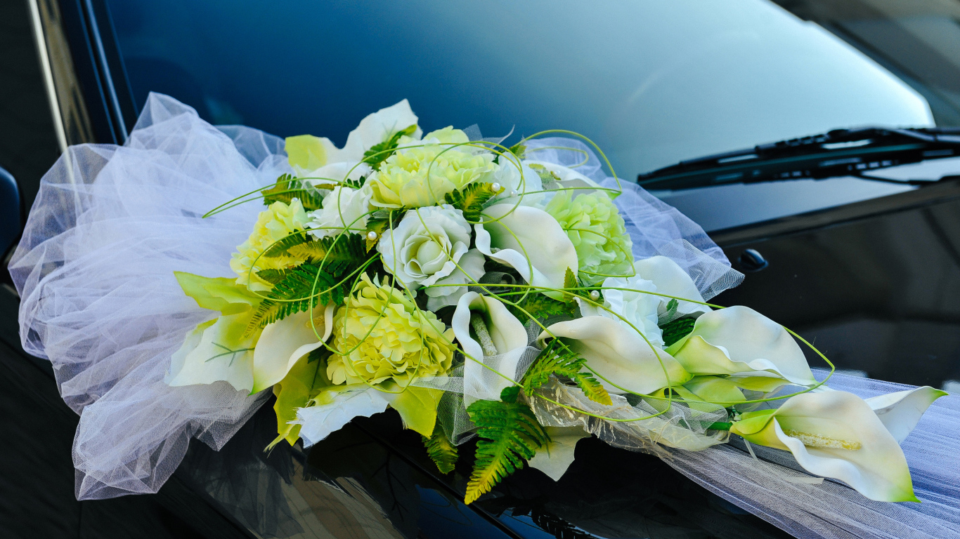 Свадебный букет с розами и каллами