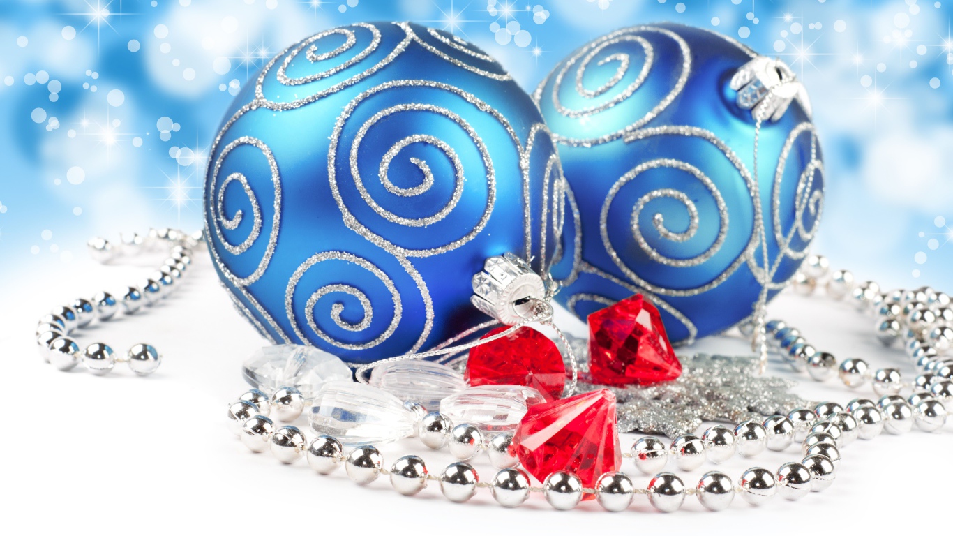 Красивые большие елочные шары с бусами 