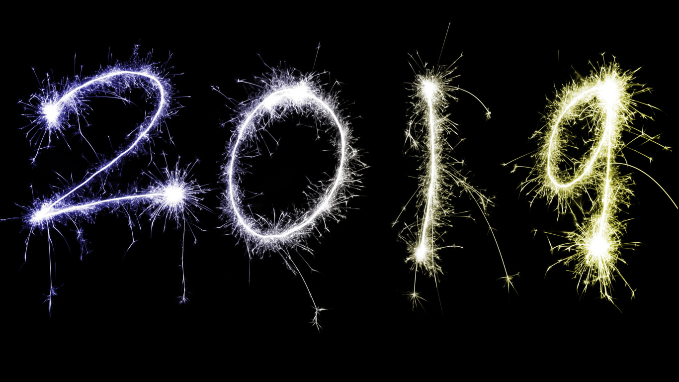 Блестящие цифры 2019 на черном фоне на Новый год