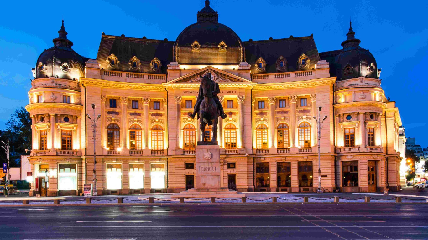 Памятник у здания Центральной библиотеки, Бухарест, Румыния