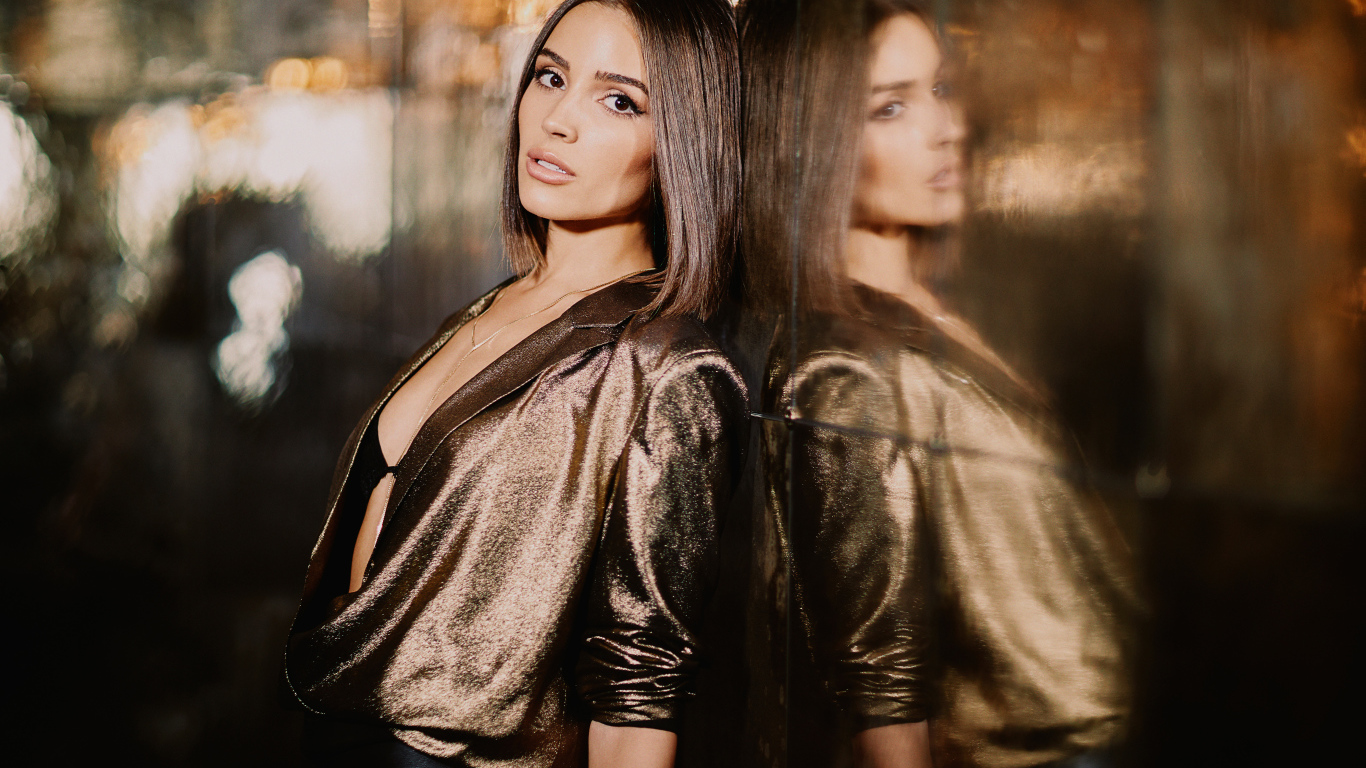 Американская модель, актриса Оливия Калпо в красивом наряде