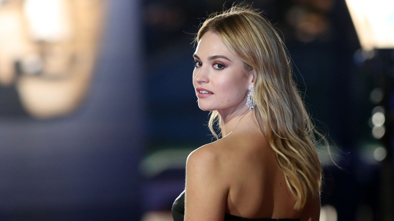 Красивая британская актриса Лили Джеймс