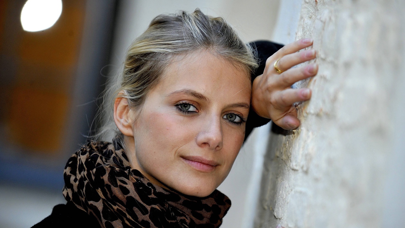 Красивая зеленоглазая актриса Мелани Лоран