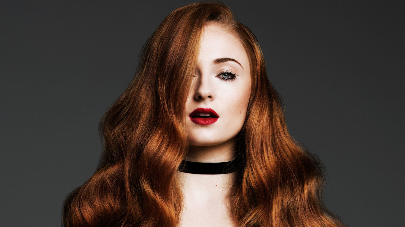 Горячая яркая девушка, актриса Софи Тёрнер