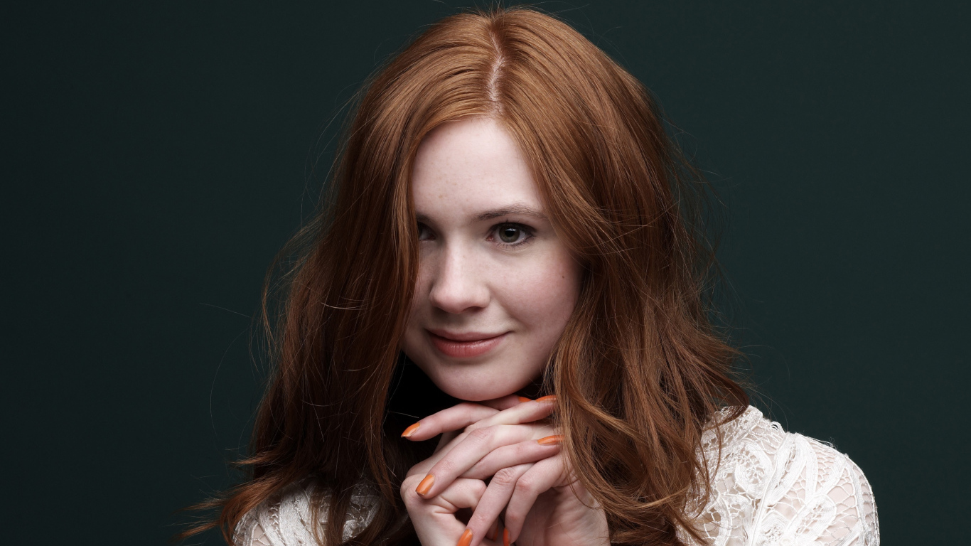 Милая молодая актриса Карен Гиллан