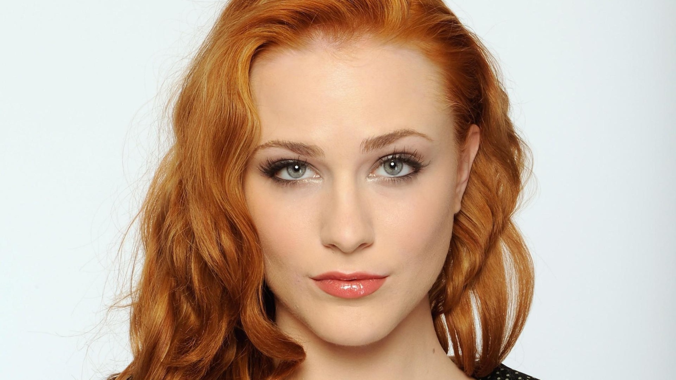 Рыжеволосая актриса Эван Рэйчел Вуд лицо крупным планом