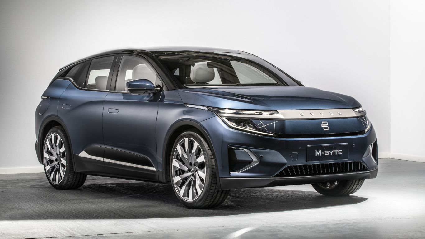 Автомобиль BYTON M-Byte 2020 года на сером фоне