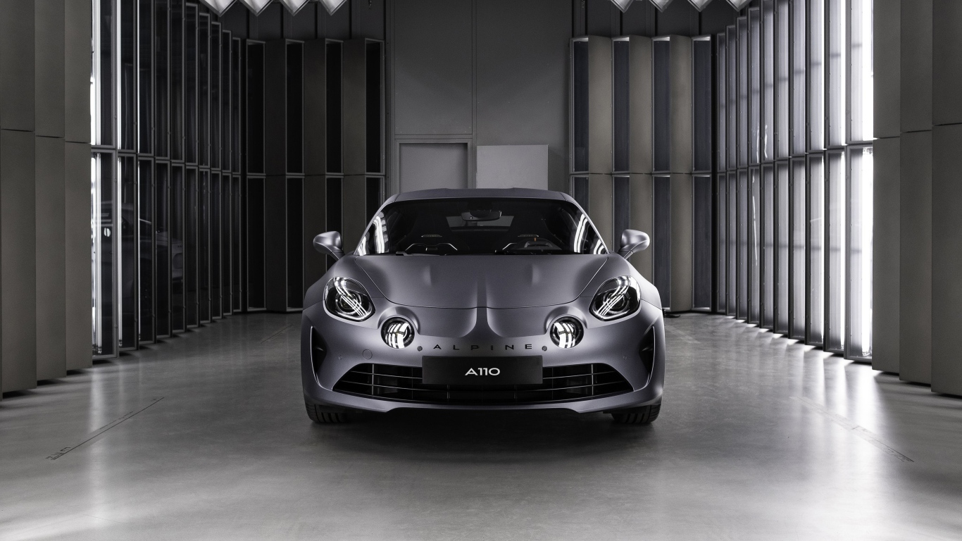 Новый серебристый автомобиль Alpine A110S, 2019 года в гараже