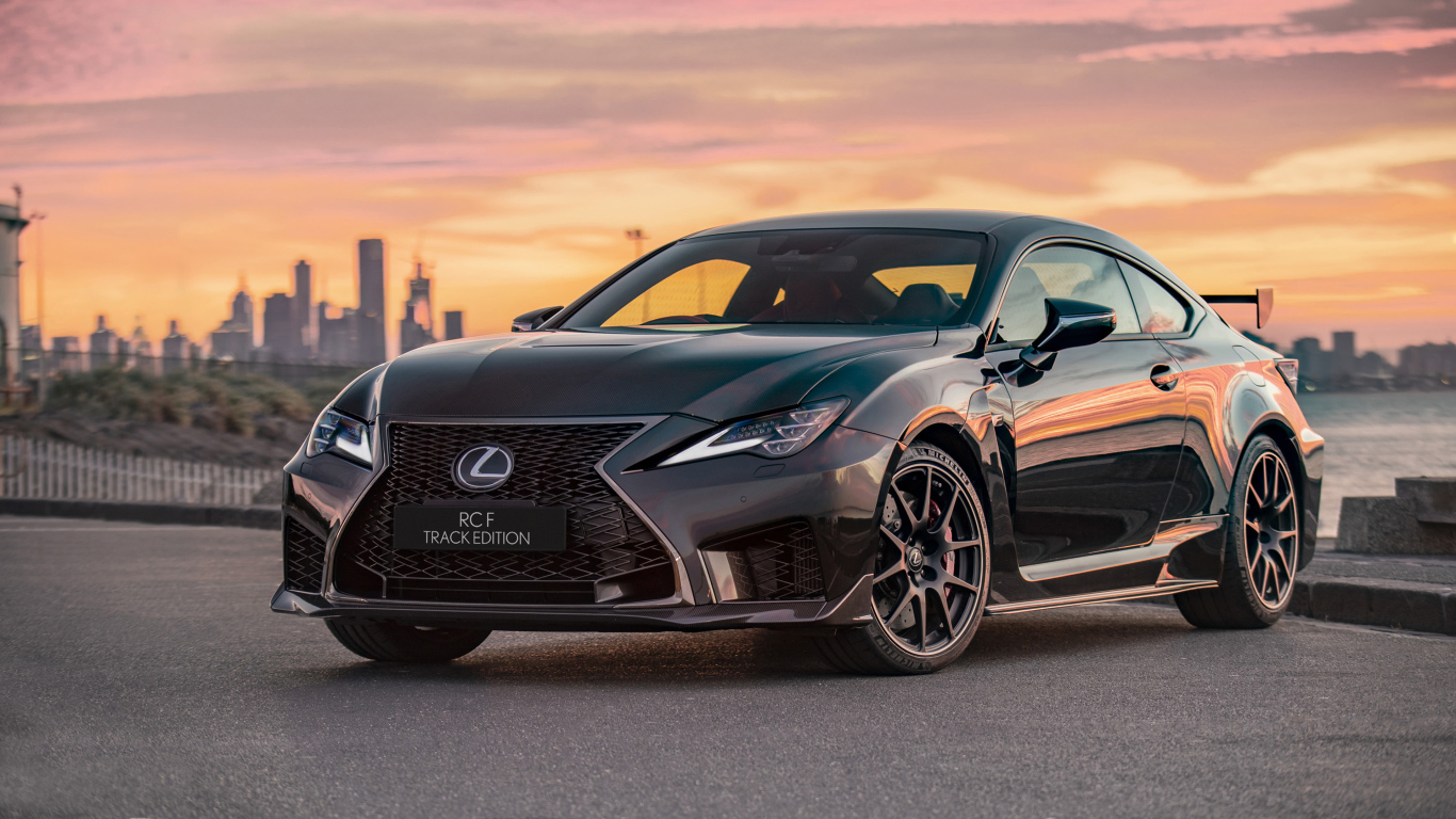 Черный дорогой автомобиль Lexus RC F Track Edition 2019 года 