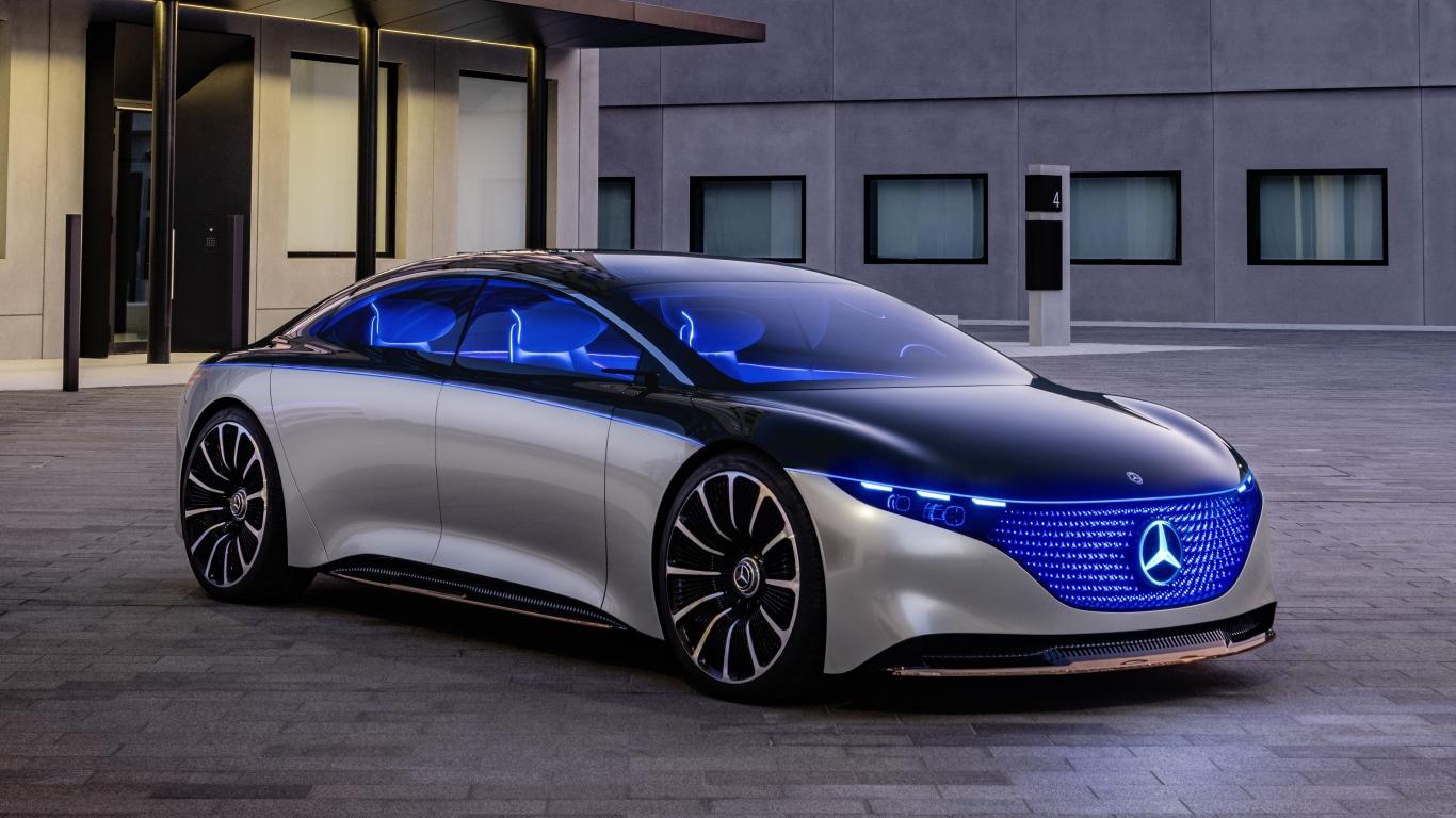 Автомобиль Mercedes-Benz Vision EQS 2019 года у дома