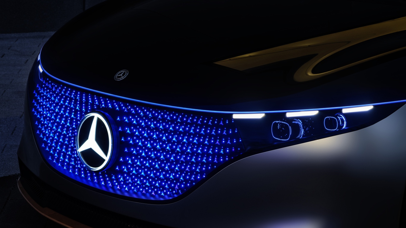 Неоновая подсветка автомобиля Mercedes-Benz Vision EQS 2019 года
