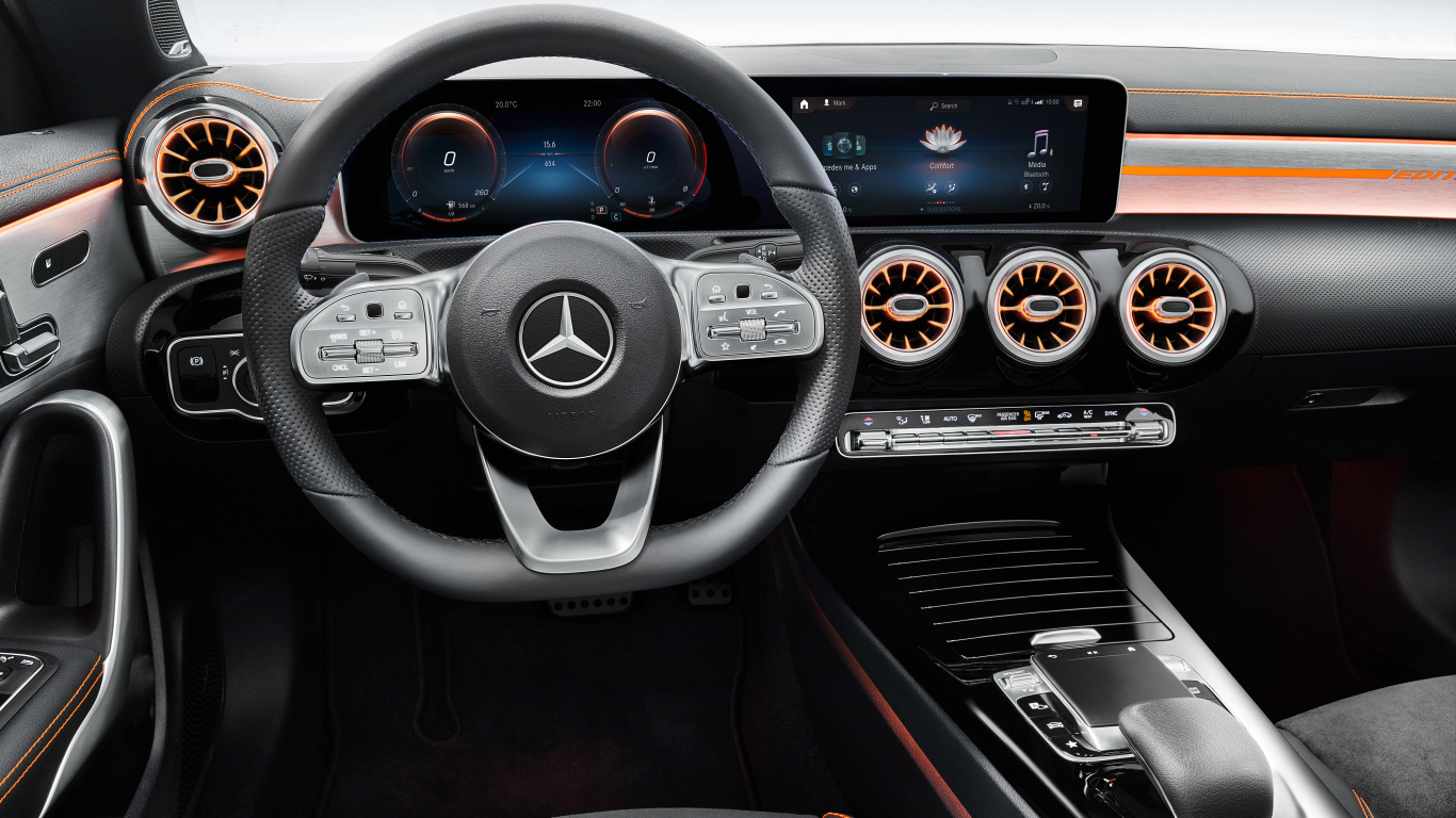 Салон автомобиля Mercedes-Benz CLA 250, 2019 года 