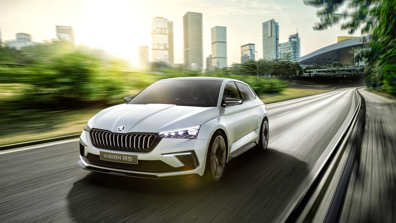 Автомобиль Skoda Vision RS 2018 года на трассе 