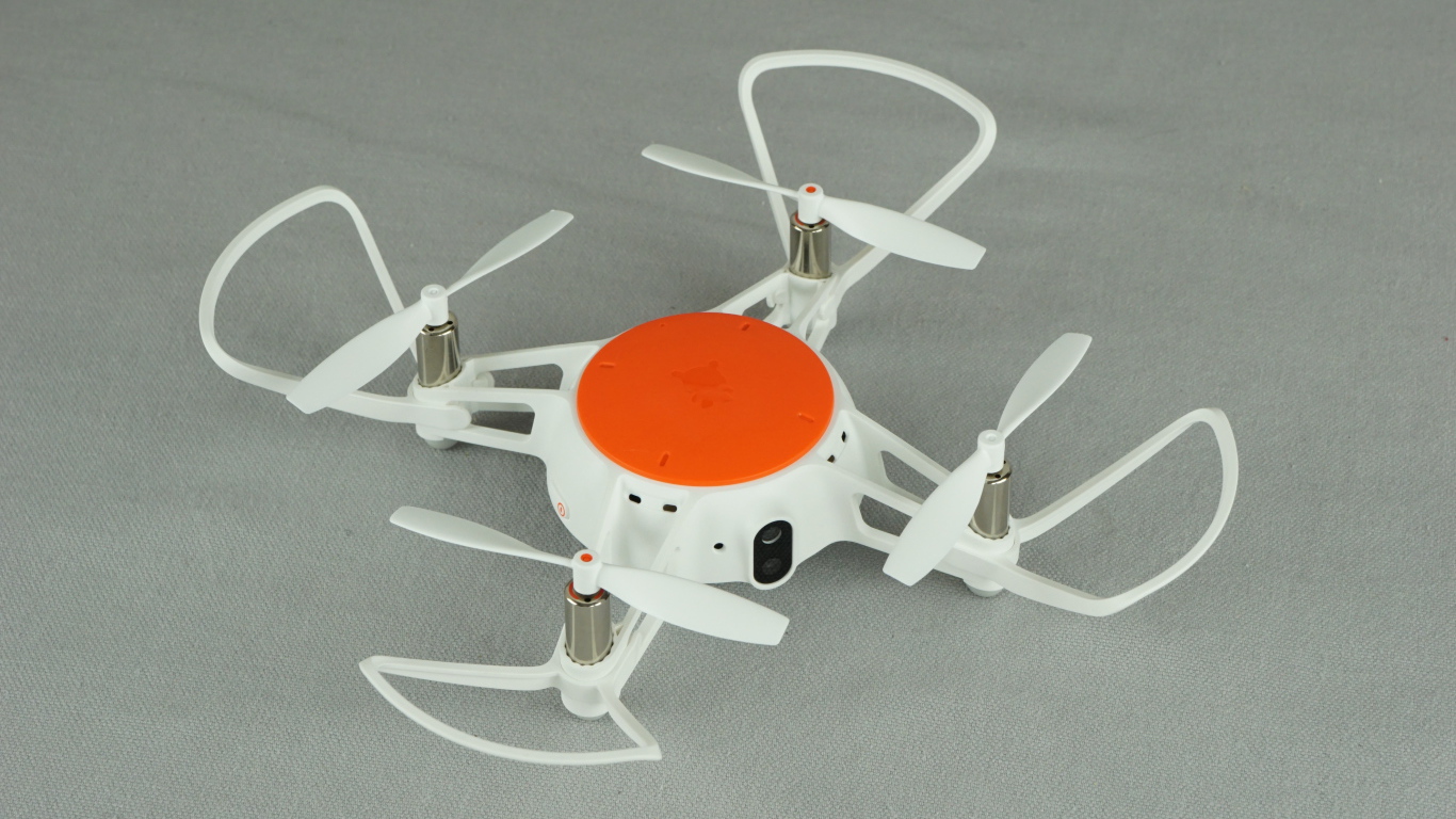Квадрокоптер Xiaomi MiTu Minidrone 720P на сером фоне