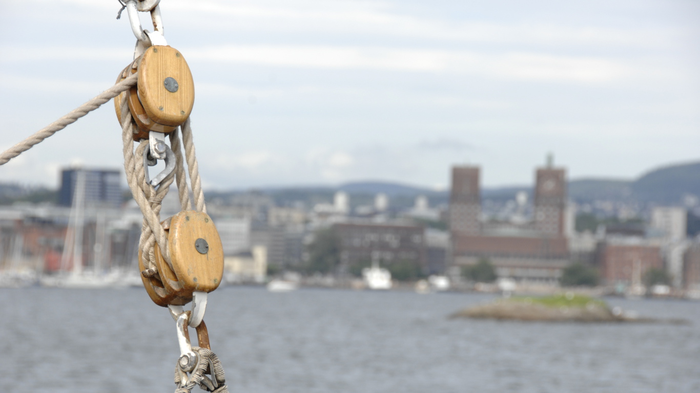 Крепление для каната в порту