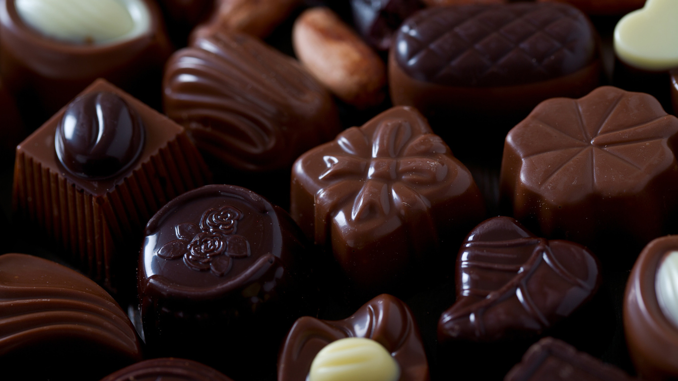 Красивые шоколадные конфеты ассорти крупным планом