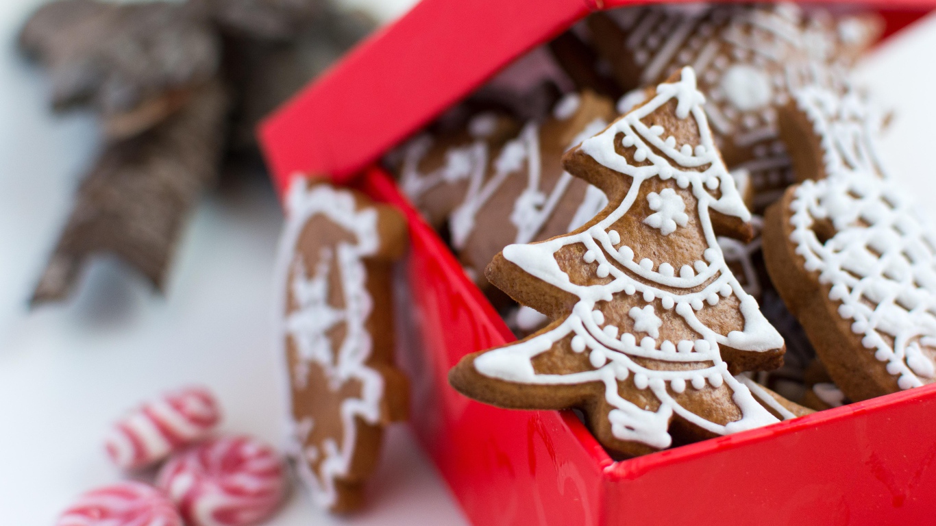 Печенье елочки в красной коробке 