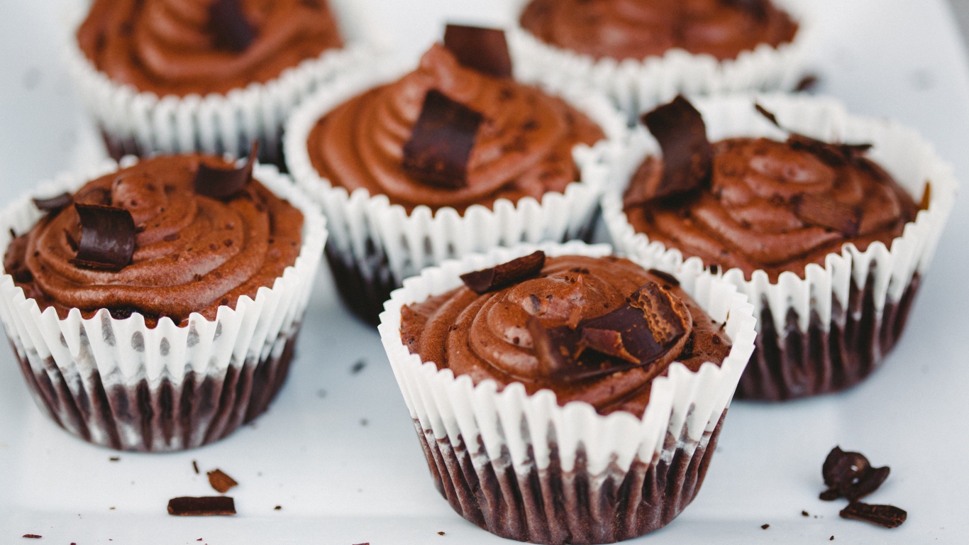 Много кексом с кремом и шоколадкой стружкой 