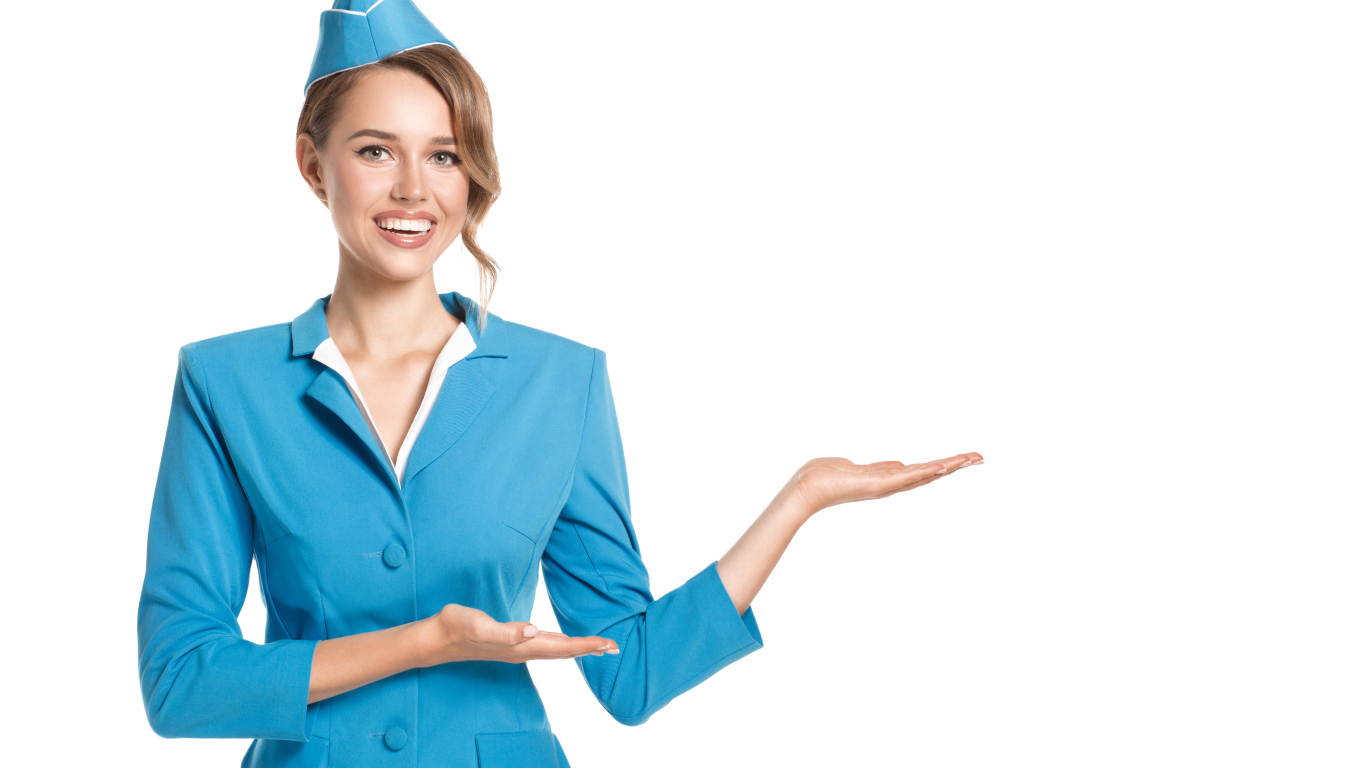 Девушка в синем костюме стюардессы на белом фоне
