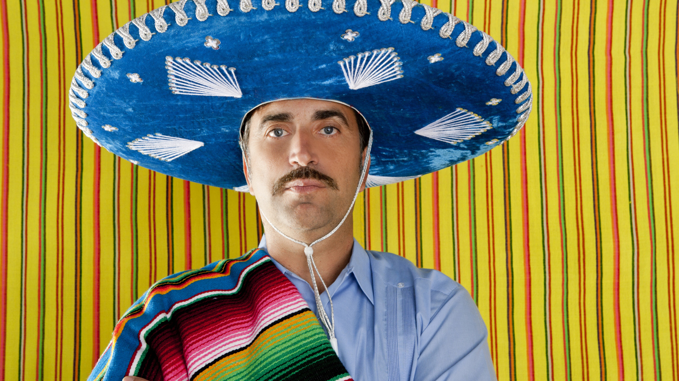 Мужчина с большой шляпе сомбреро 