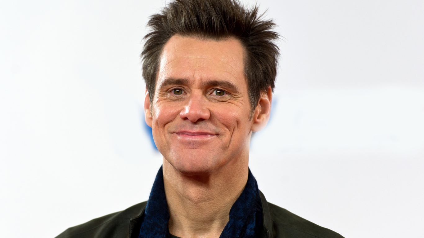 Улыбающийся мужчина, популярный актер Джим Керри