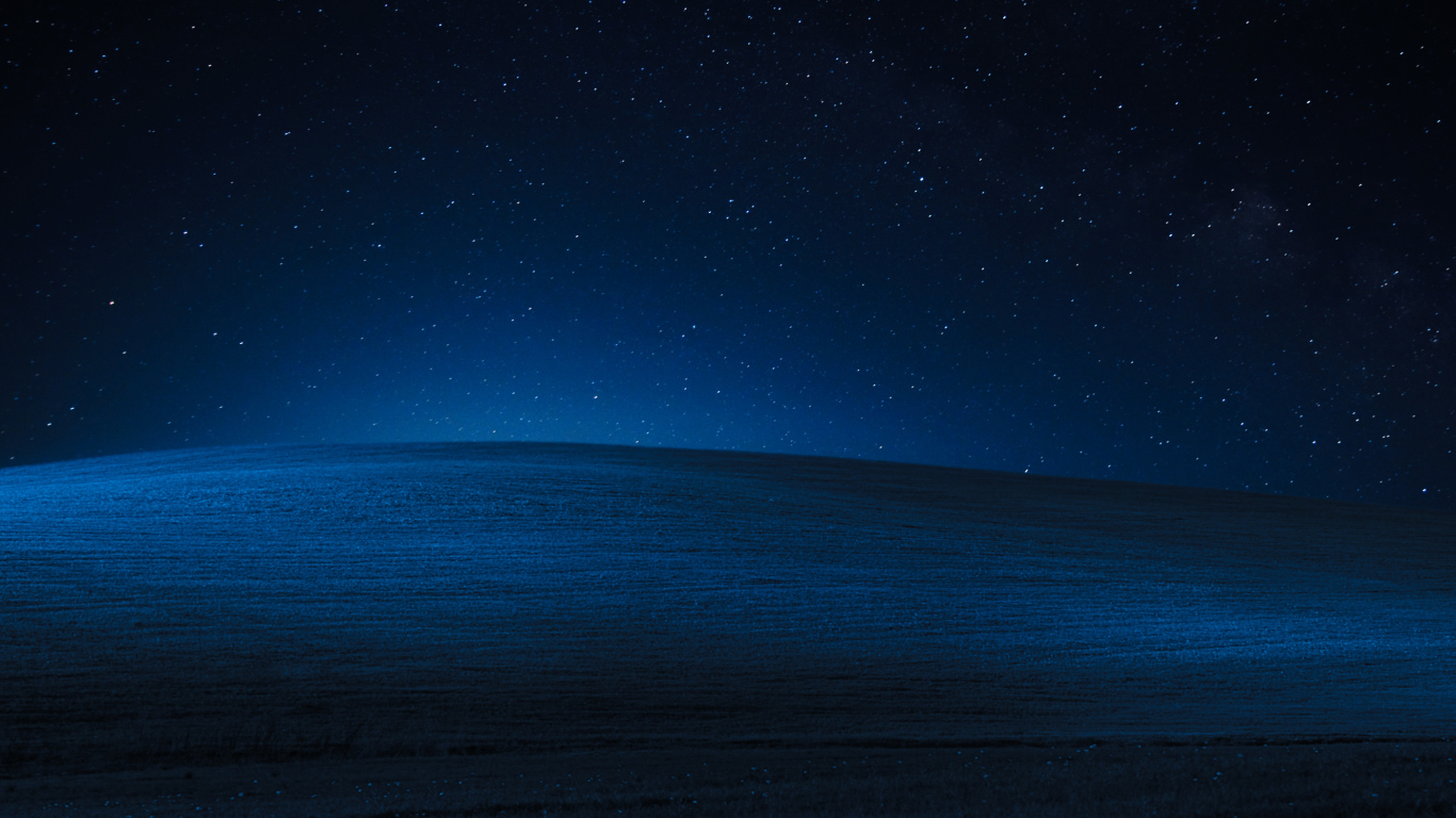 Поле под красивым звездным небом