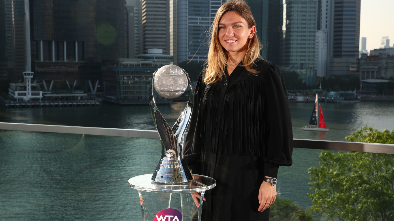 Теннисистка Симона Халеп с наградой