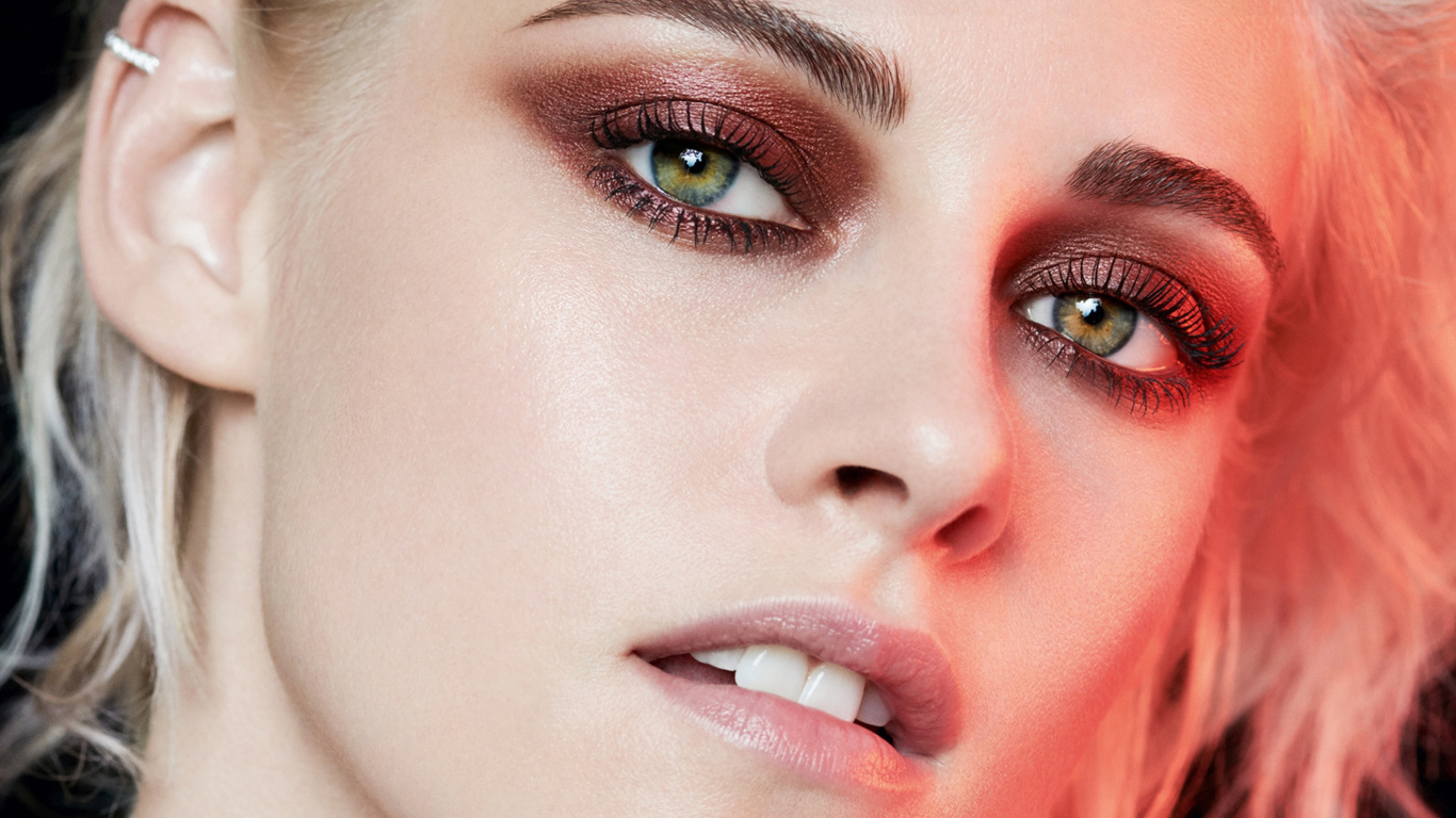 Американская актриса Кристен Стюарт лицо крупным планом