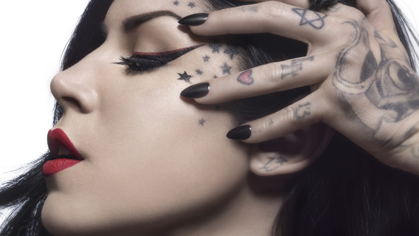 Beautiful girl with tattoos on the body of Kat Von D