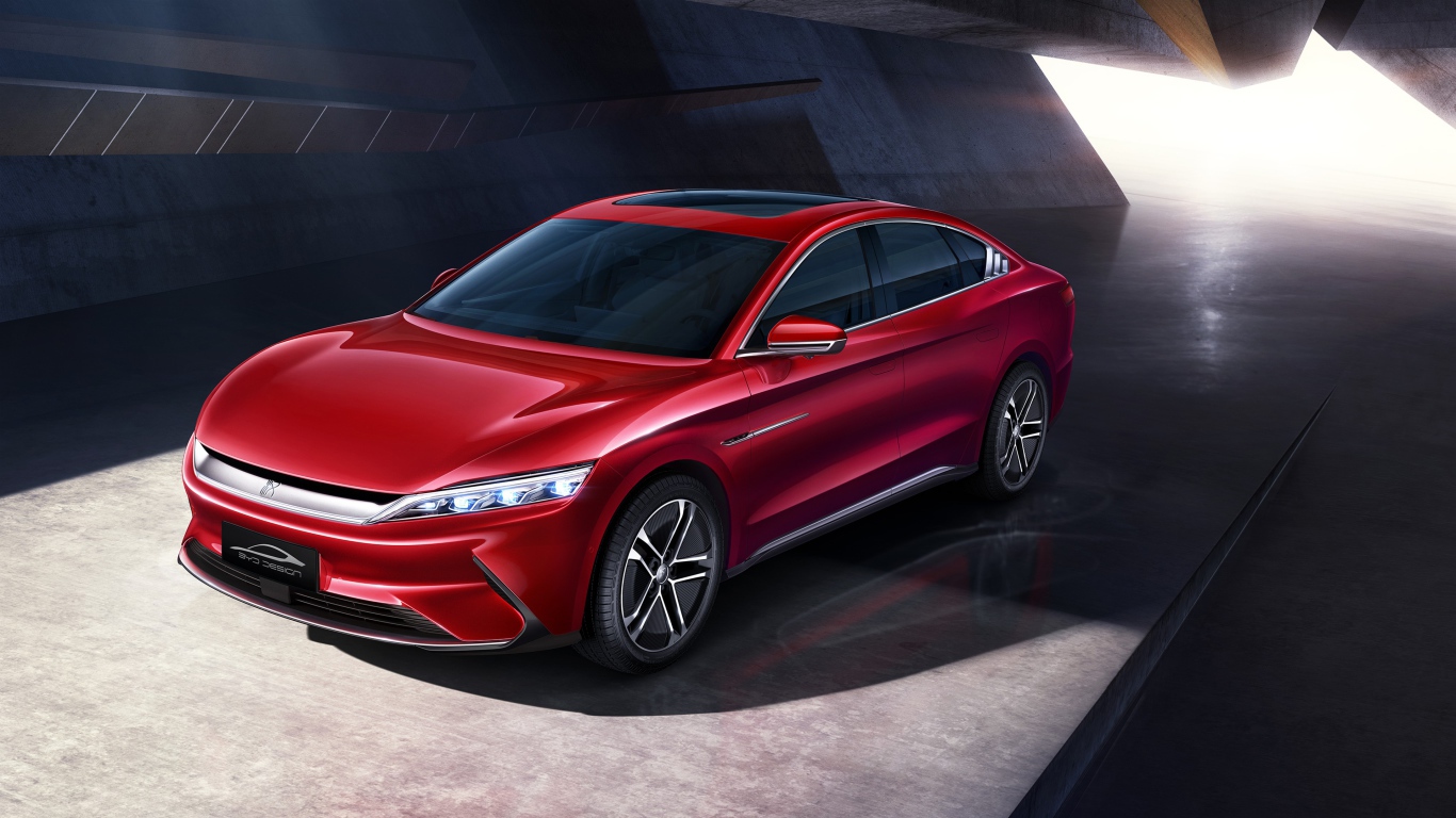 Красный автомобиль BYD Han EV 2020 года 