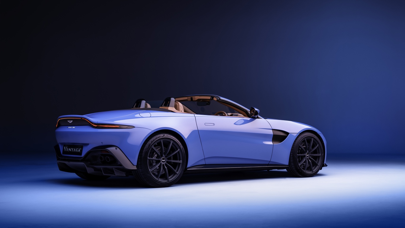 Автомобиль Aston Martin Vantage Roadster 2020 года вид сзади