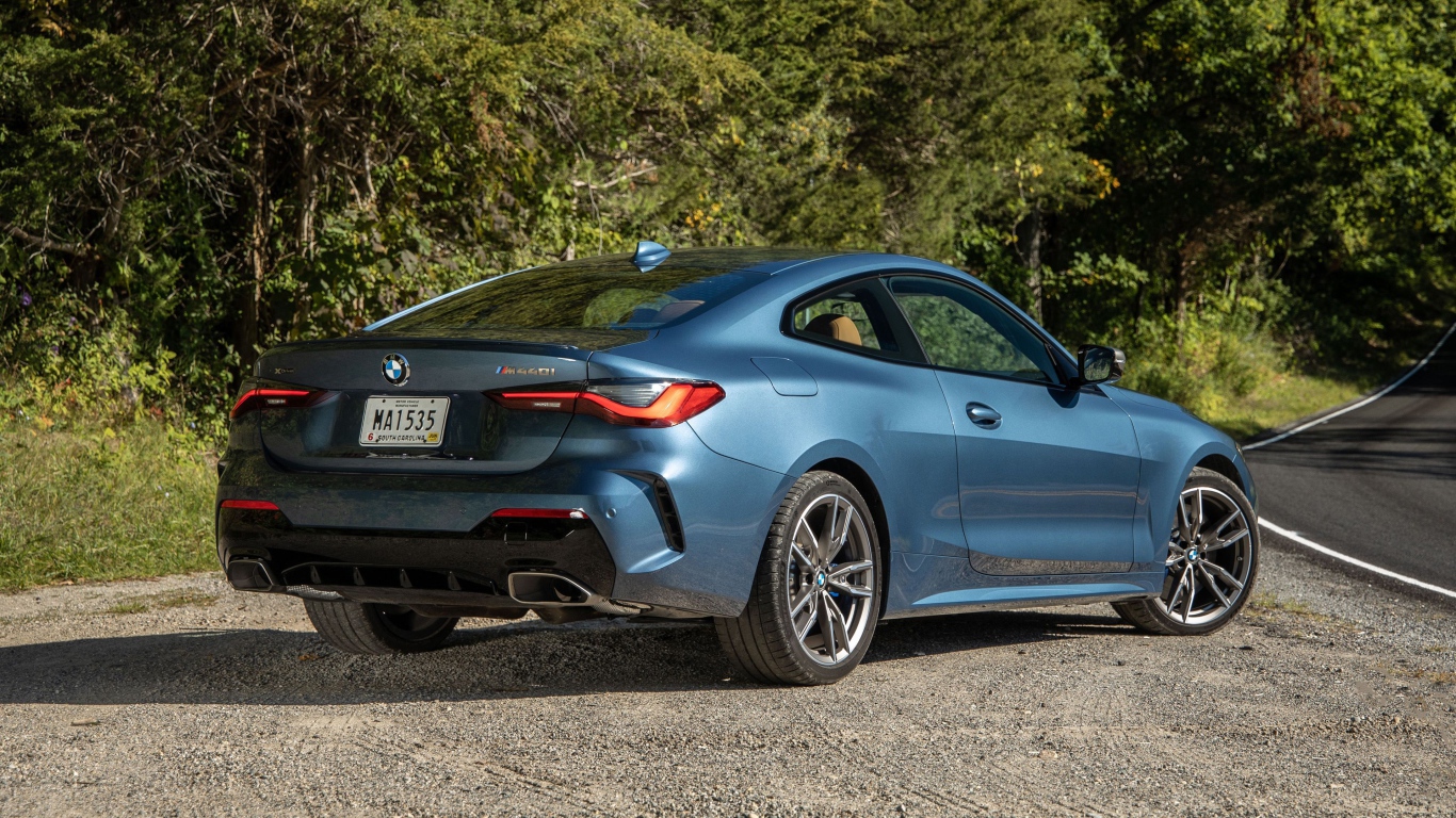 Автомобиль  BMW M440i XDrive Coupe, 2021 года вид сбоку