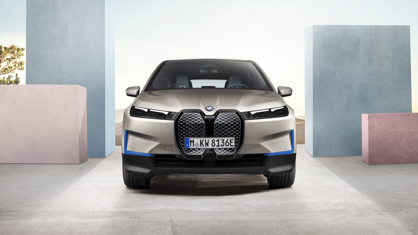 Серебристый автомобиль BMW IX 2021 года вид спереди