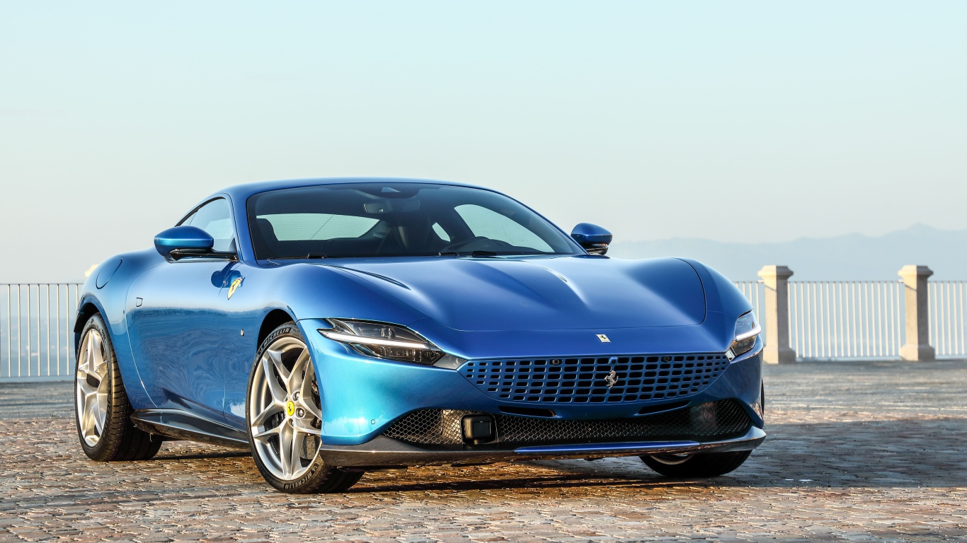 Синий быстрый автомобиль Ferrari Roma 2021 года 