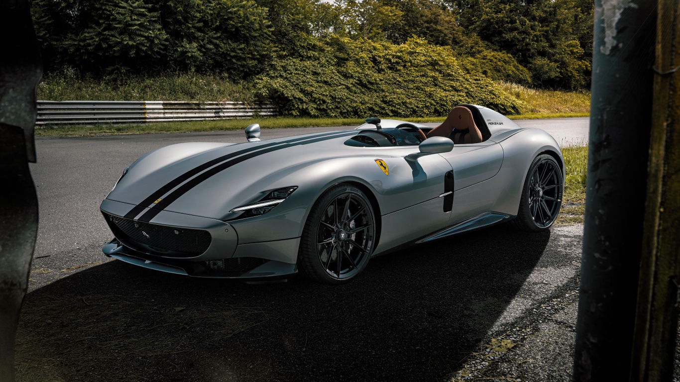 Новый автомобиль  Ferrari Monza SP1 2020 года в парке