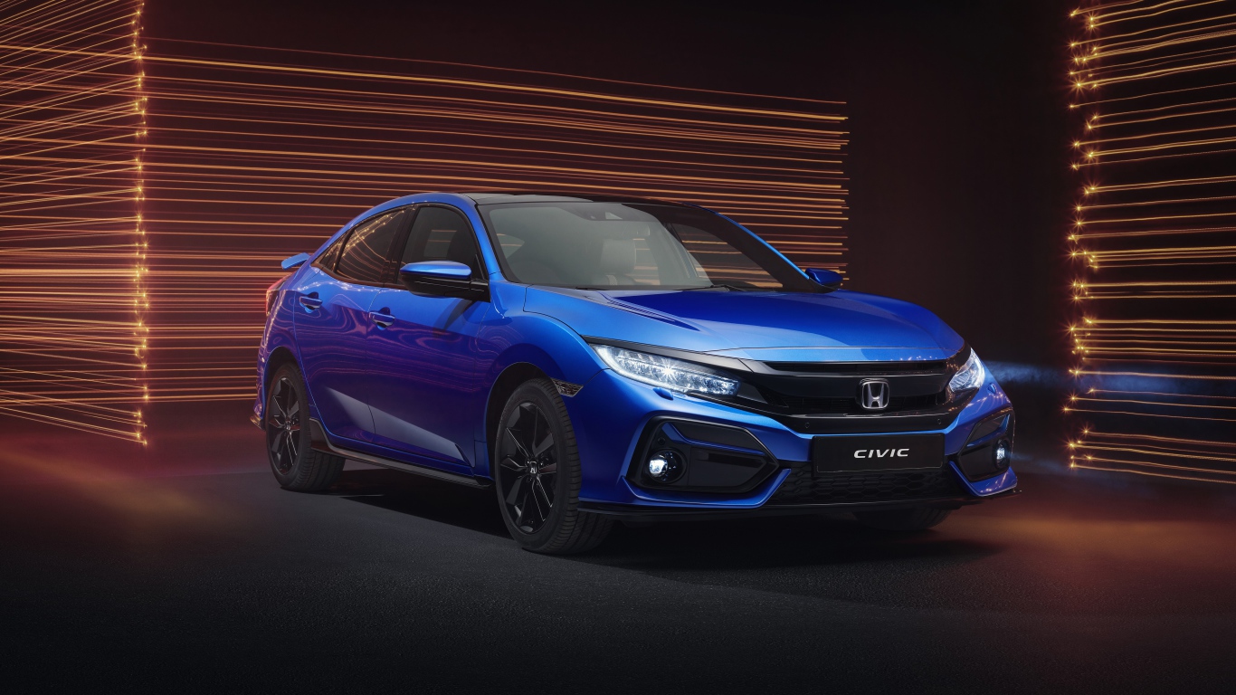 Синий автомобиль Honda Civic Hatchback Sport Line 2019 года