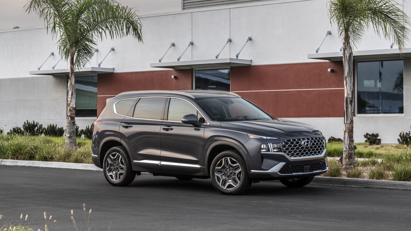 Автомобиль  Hyundai Santa Fe Hybrid, 2021 года у дома