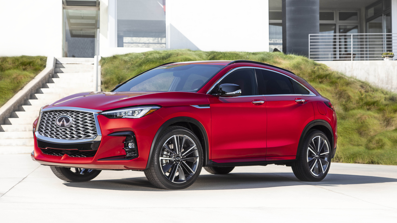 Красный автомобиль Infiniti QX55 AWD 2022 года у дома