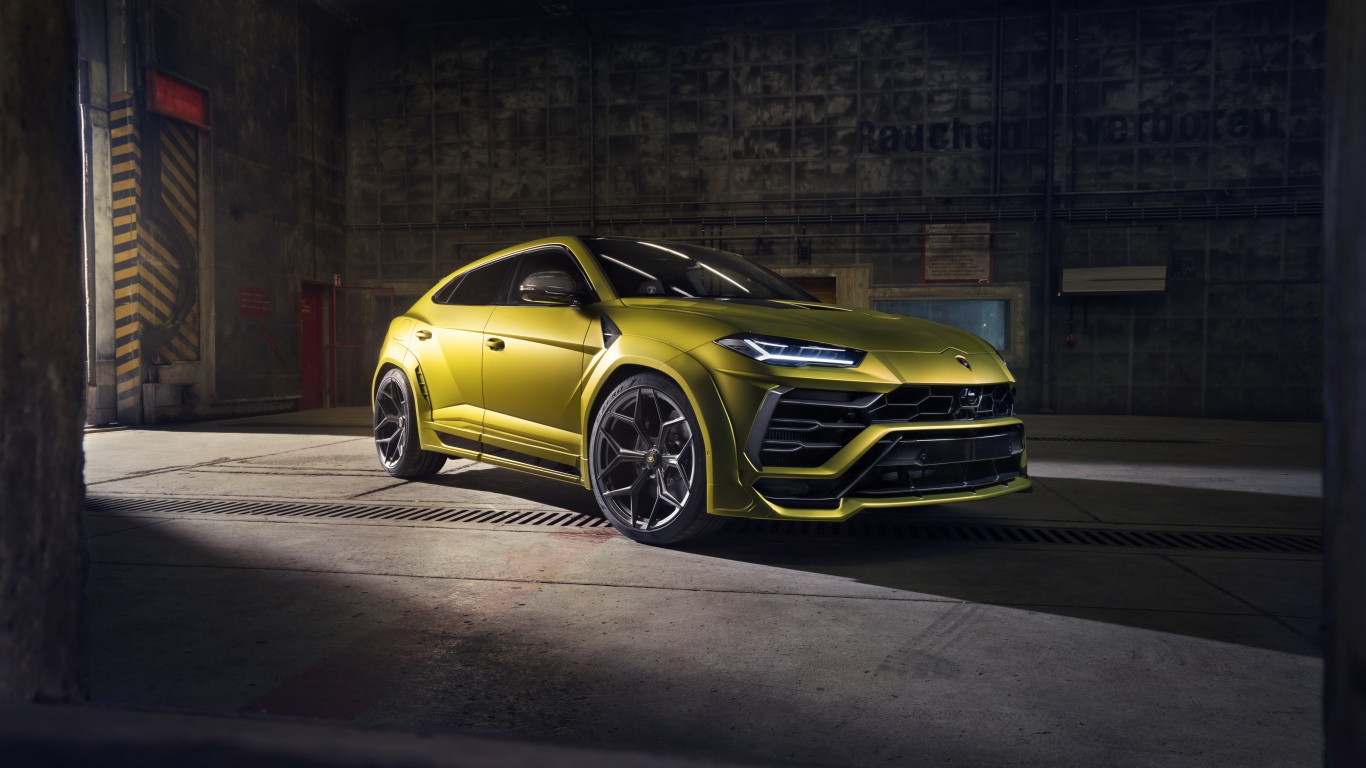 Автомобиль Lamborghini Urus в ангаре 