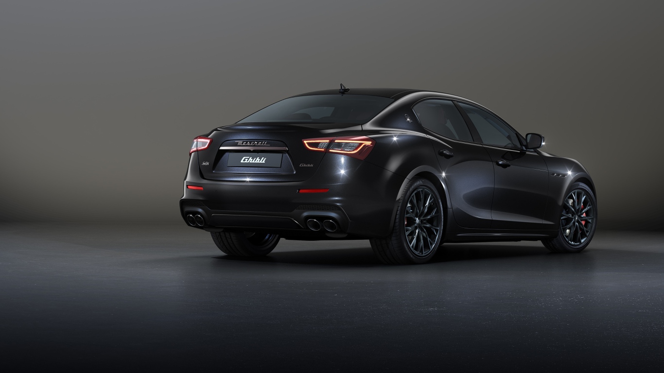 Автомобиль  Maserati Ghibli S Q4 GranSport Edizione Ribelle, 2020 года вид сзади