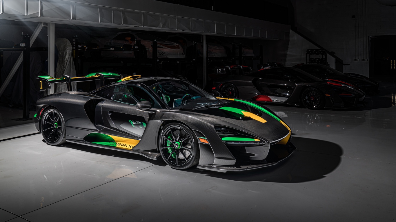 Спортивный автомобиль McLaren Senna XP, 2019 года в гараже