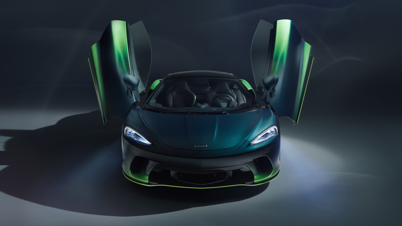 Автомобиль McLaren GT Verdant Theme By MSO 2020 года с открытыми дверями