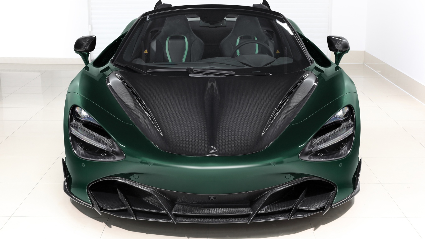 Зеленый автомобиль  McLaren 720S Spider Fury 2020 года вид спереди