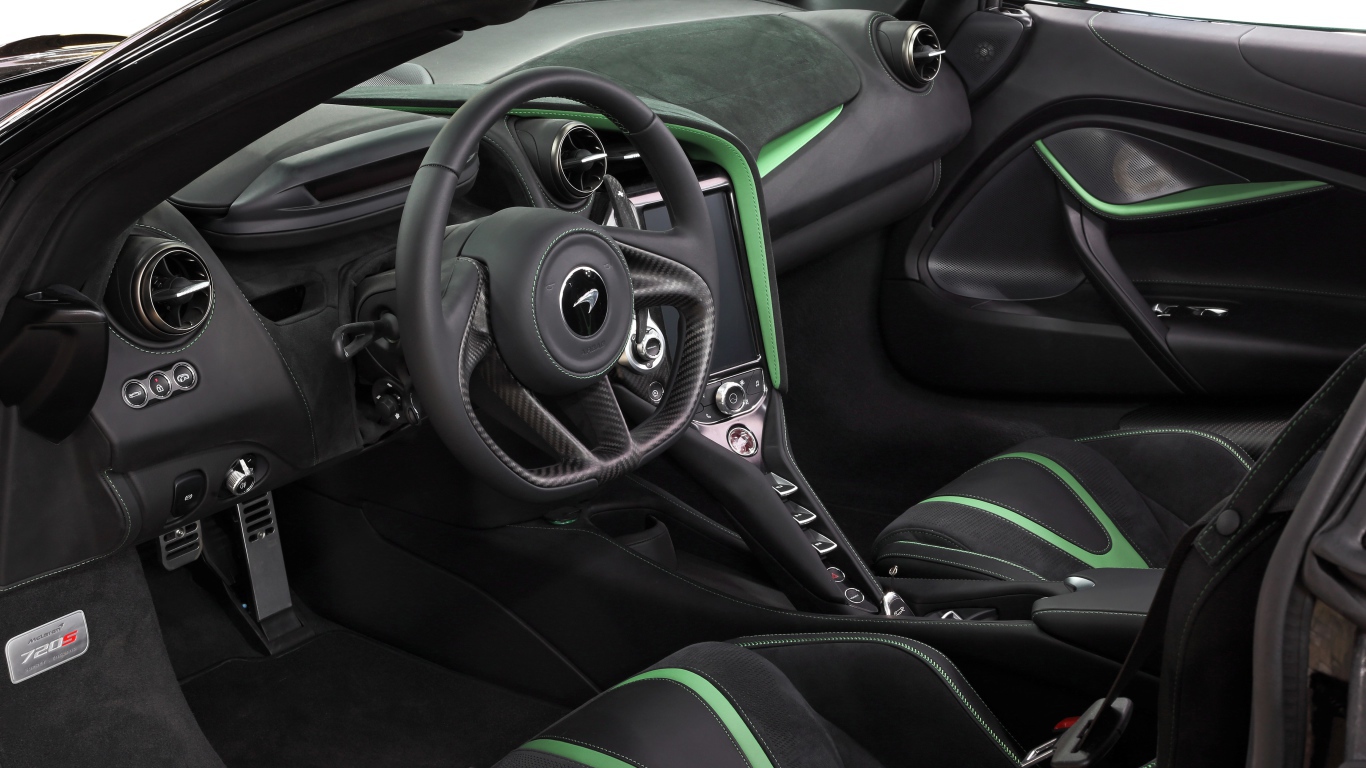 Черный салон автомобиля  McLaren 720S Spider Fury 2020 года 