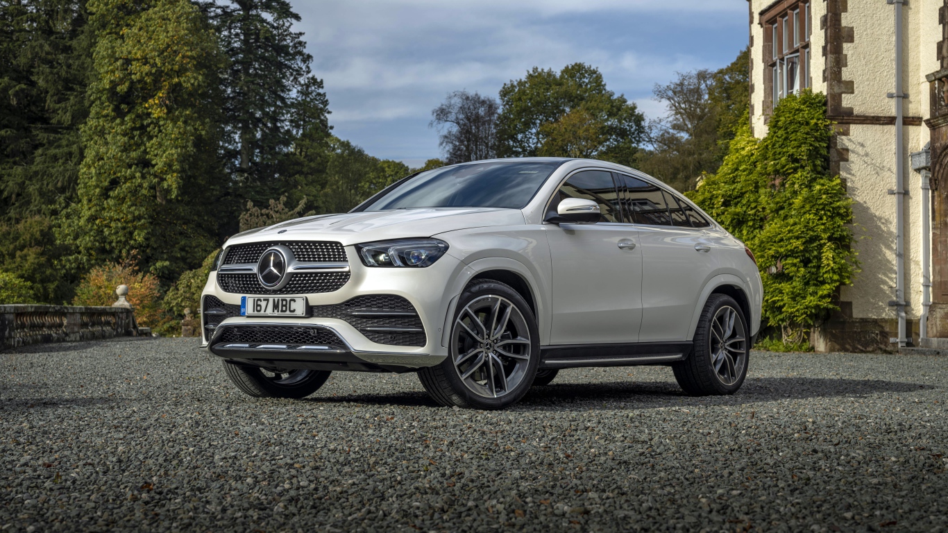 Автомобиль Mercedes-Benz GLE 400 D 4MATIC AMG Line Coupé 2020 года у дома