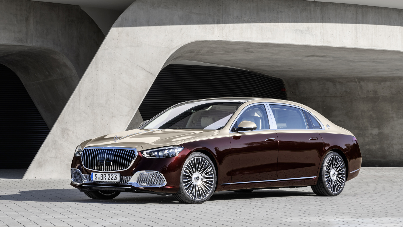 Бордовый автомобиль Mercedes-Maybach S 580,  2021 года