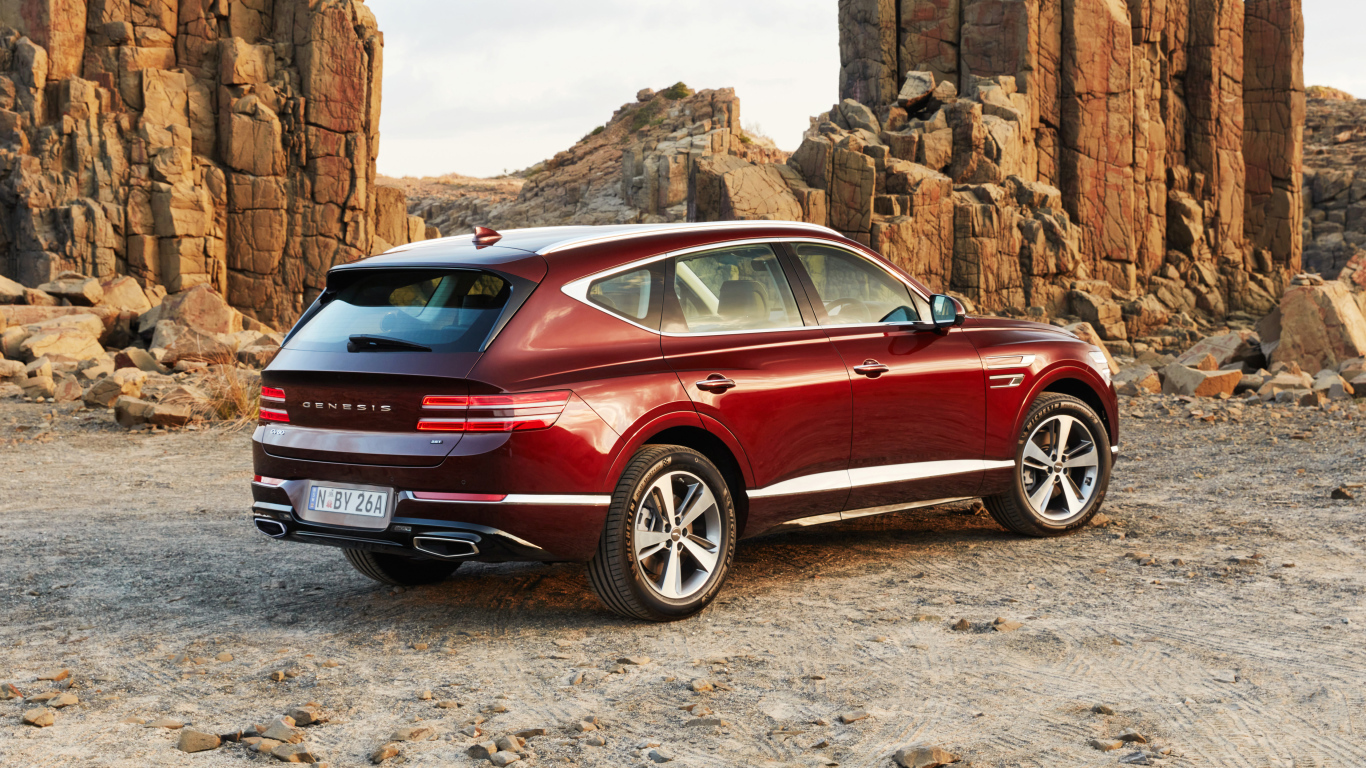 Красный автомобиль Genesis GV80 2.5T 2020 года на фоне гор