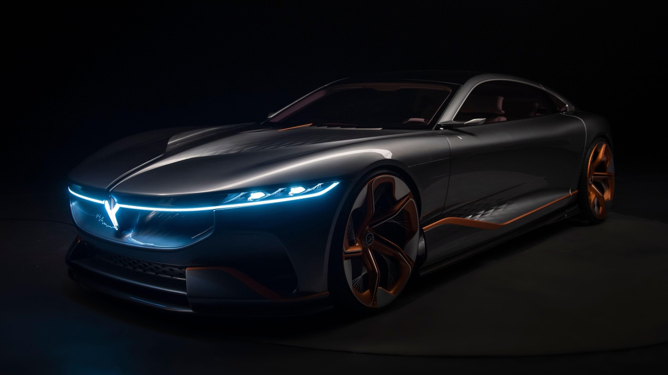 Автомобиль Italdesign Voyah I-Land Concept 2020 года с включенными фарами