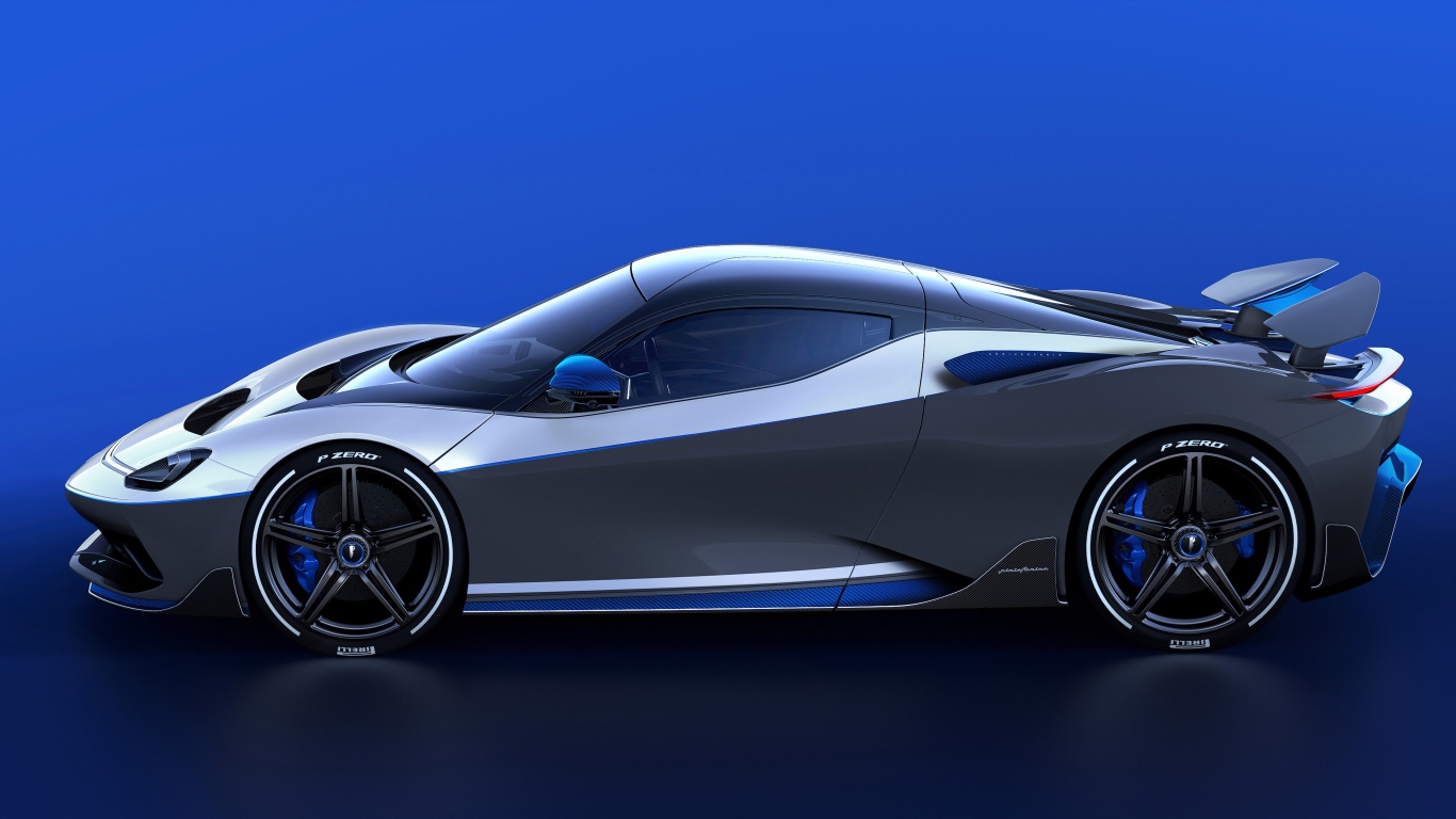 Серебристый автомобиль Pininfarina Battista Anniversario 2020 года