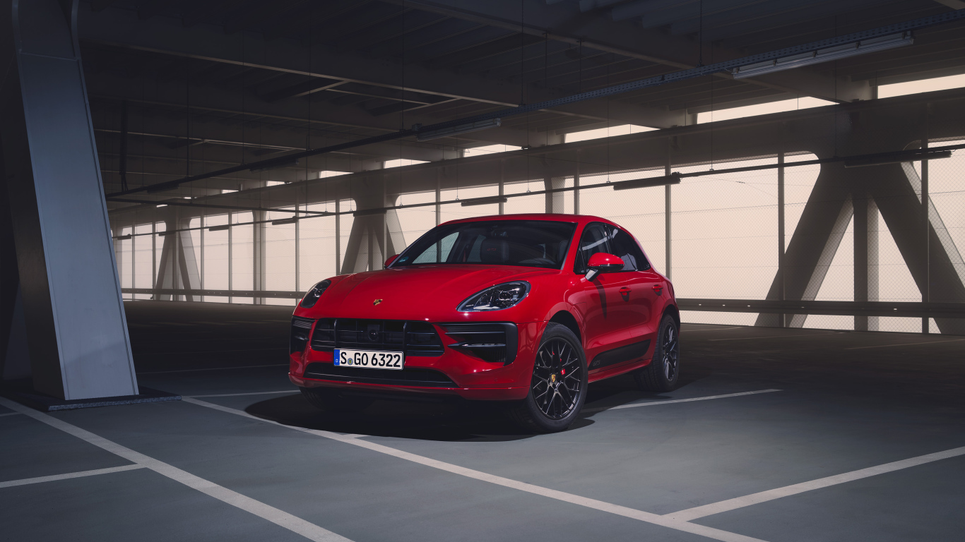 Красный внедорожник Porsche Macan GTS 2020 года 
